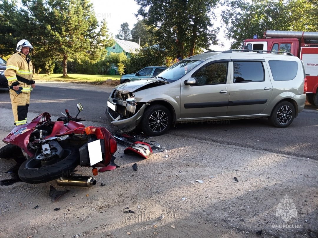 Спасатели МЧС принимали участие в ликвидации ДТП в Дзержинском районе, п. Полотняный Завод, ул. Луначарского